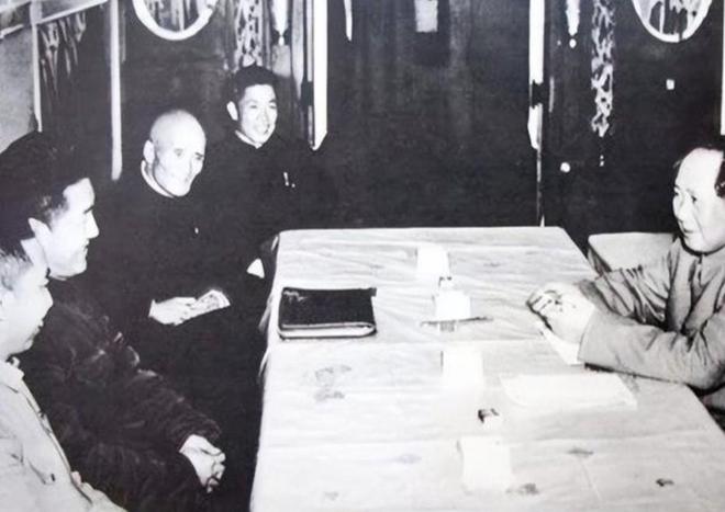 CQ9电子 CQ9传奇电子1956年毛主席接见徐州地委书记时突然问：“四”加“南”读什么(图3)