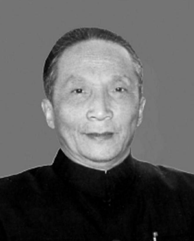 CQ9电子 CQ9传奇电子1956年毛主席接见徐州地委书记时突然问：“四”加“南”读什么(图5)