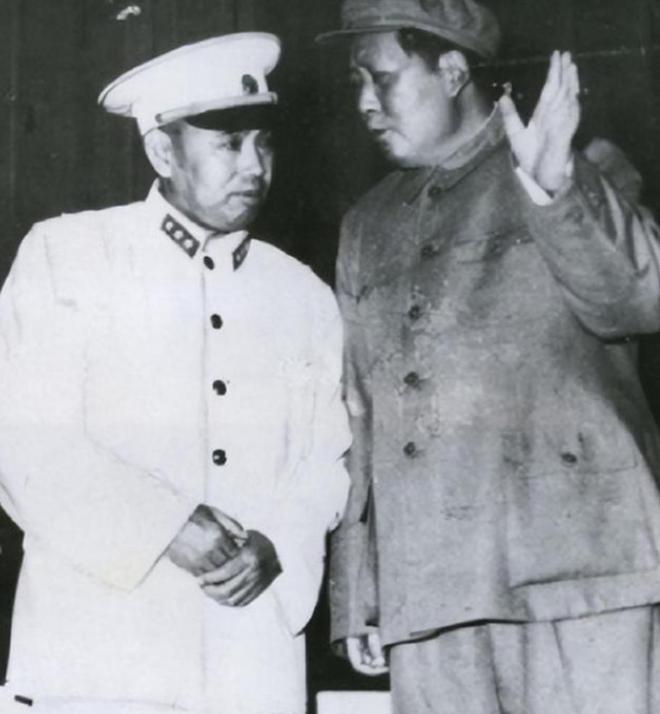 CQ9电子 CQ9传奇电子1956年毛主席接见徐州地委书记时突然问：“四”加“南”读什么(图17)