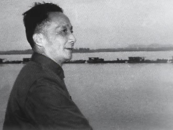 CQ9电子 CQ9传奇电子1956年毛主席接见徐州地委书记时突然问：“四”加“南”读什么(图18)
